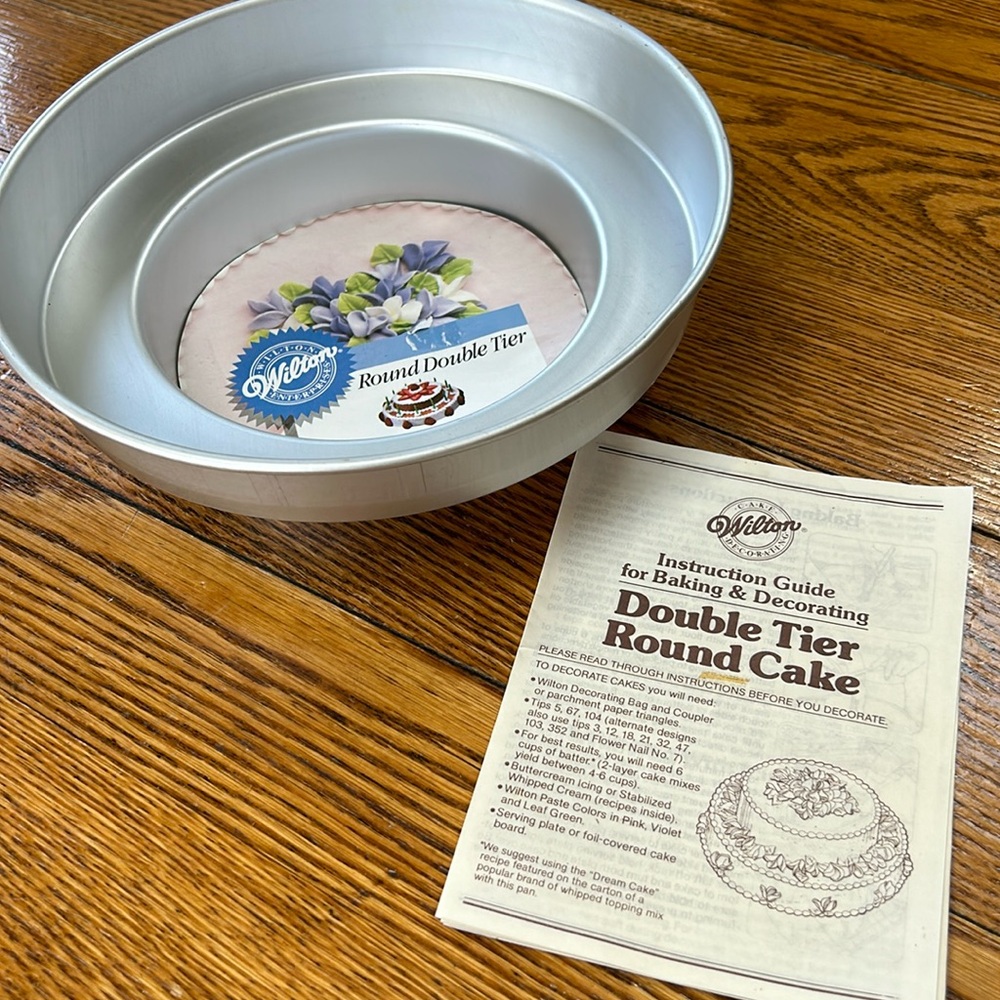 Wilton Double Tier cake pan w/booklet. Dated 1986 (vintage), Stock No. 2105-1400